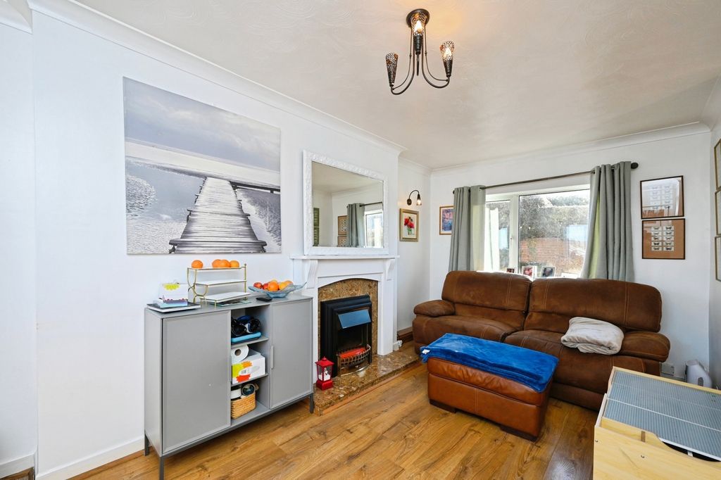 Property photo 2 of 24 Lounge