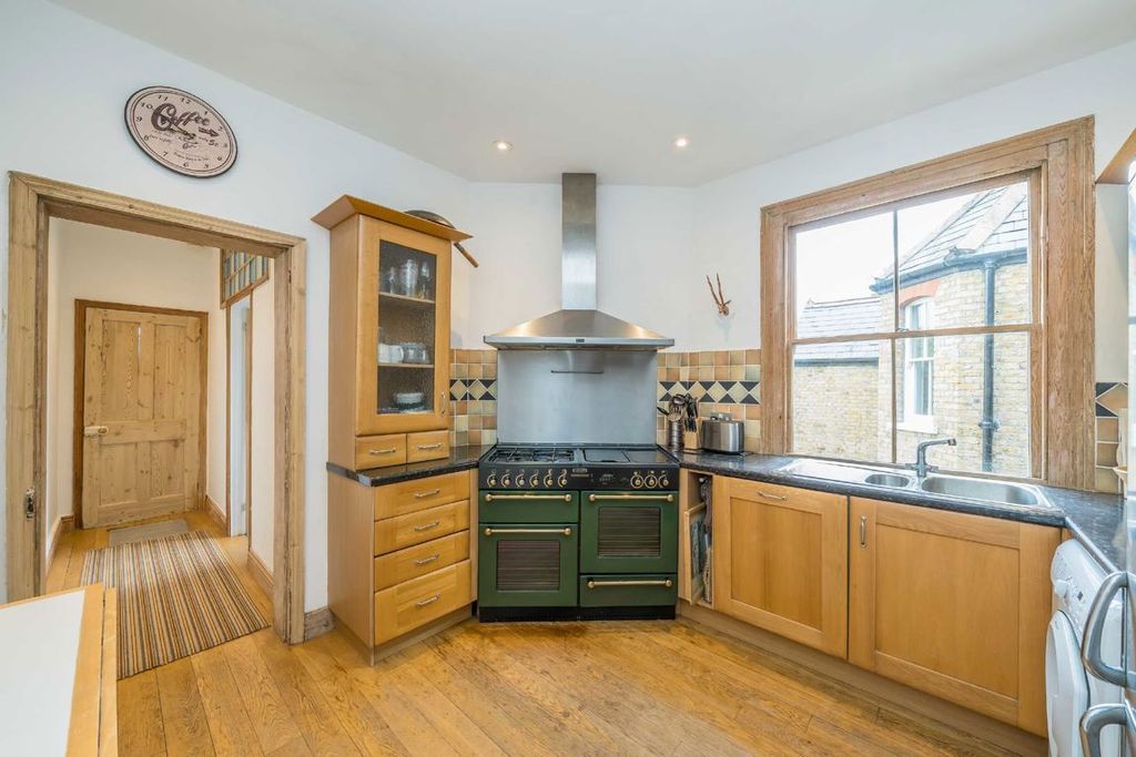 Property photo 3 of 6