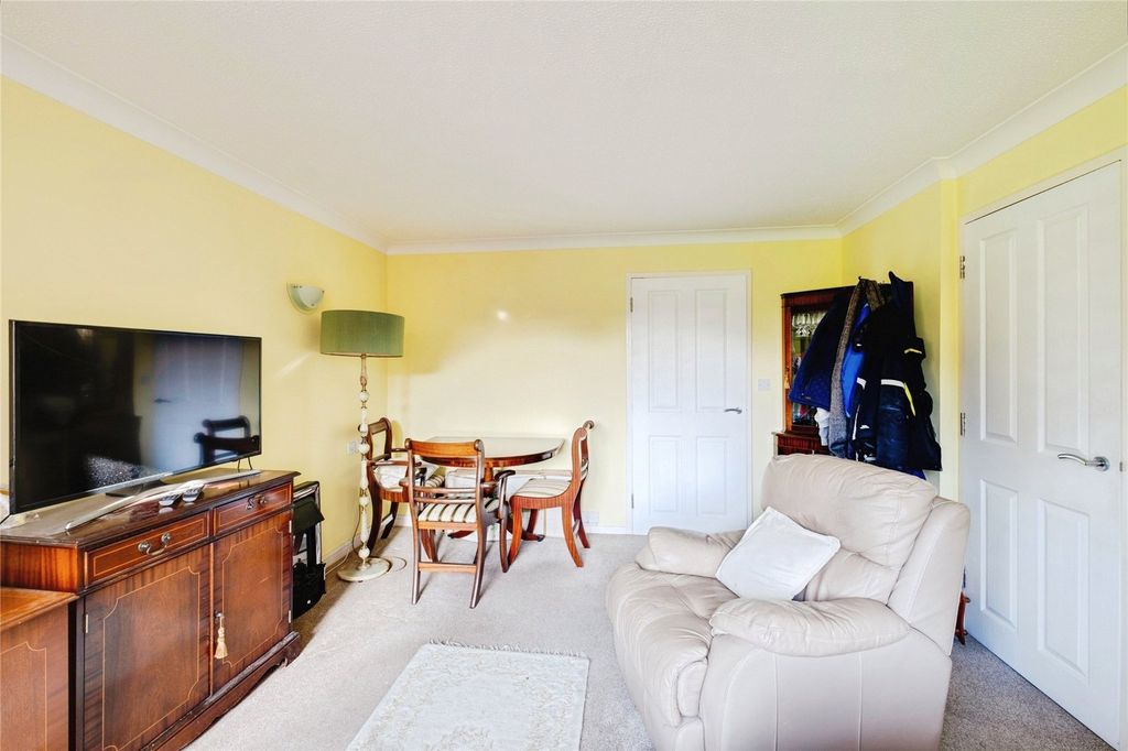 Property photo 3 of 10 Lounge