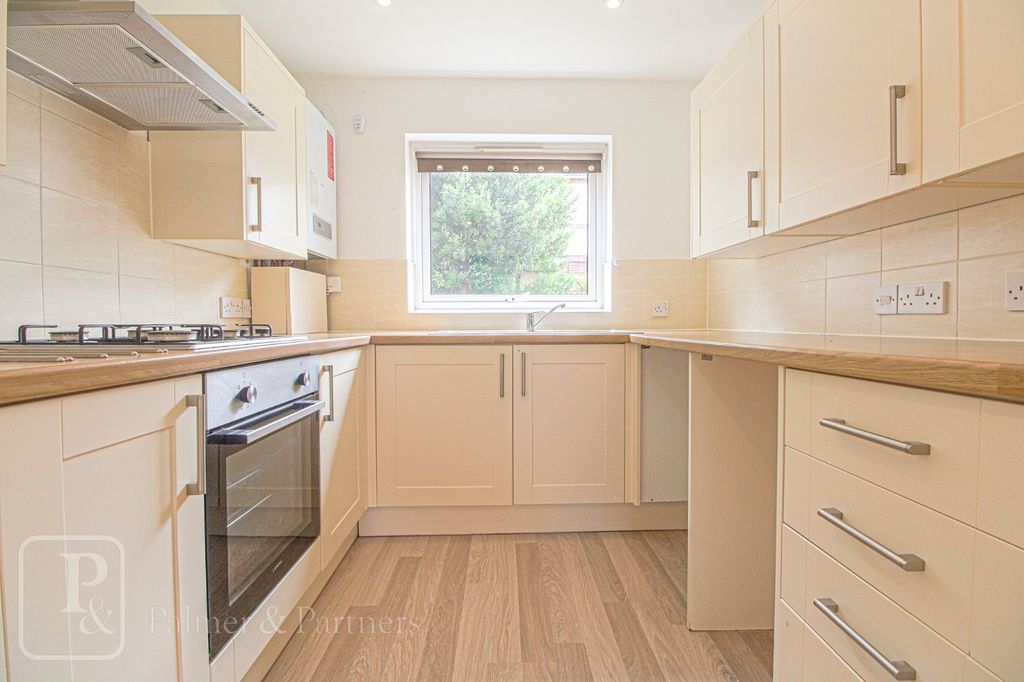 Property photo 2 of 12 Kitchen