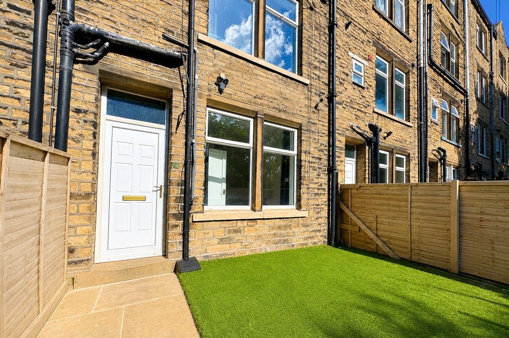 Property photo 1 of 12 Front External