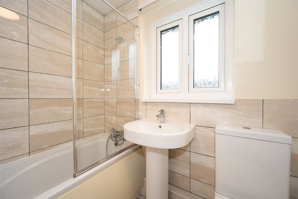 Property photo 3 of 11 Bathroom