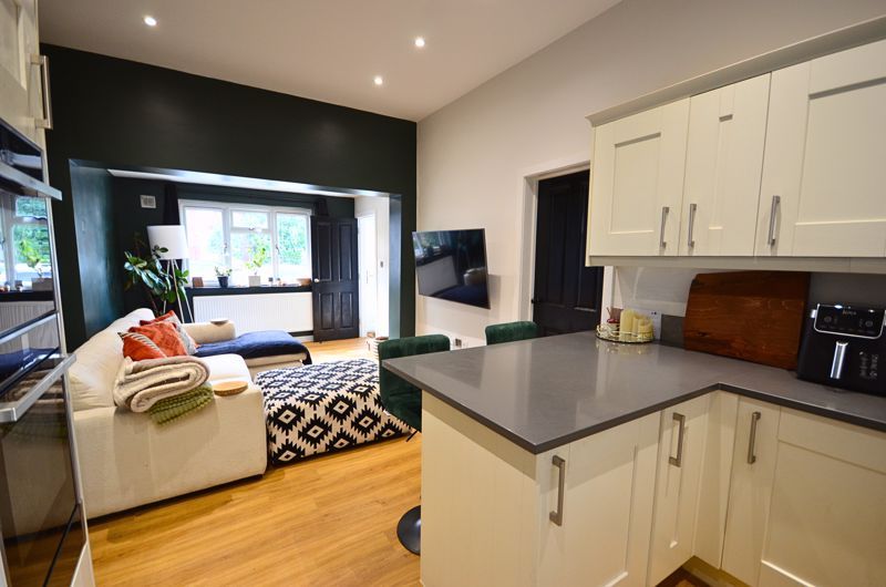 Property photo 1 of 11 Photo 9