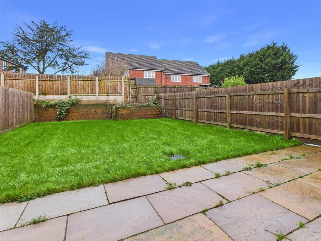 Property photo 3 of 9 Outside