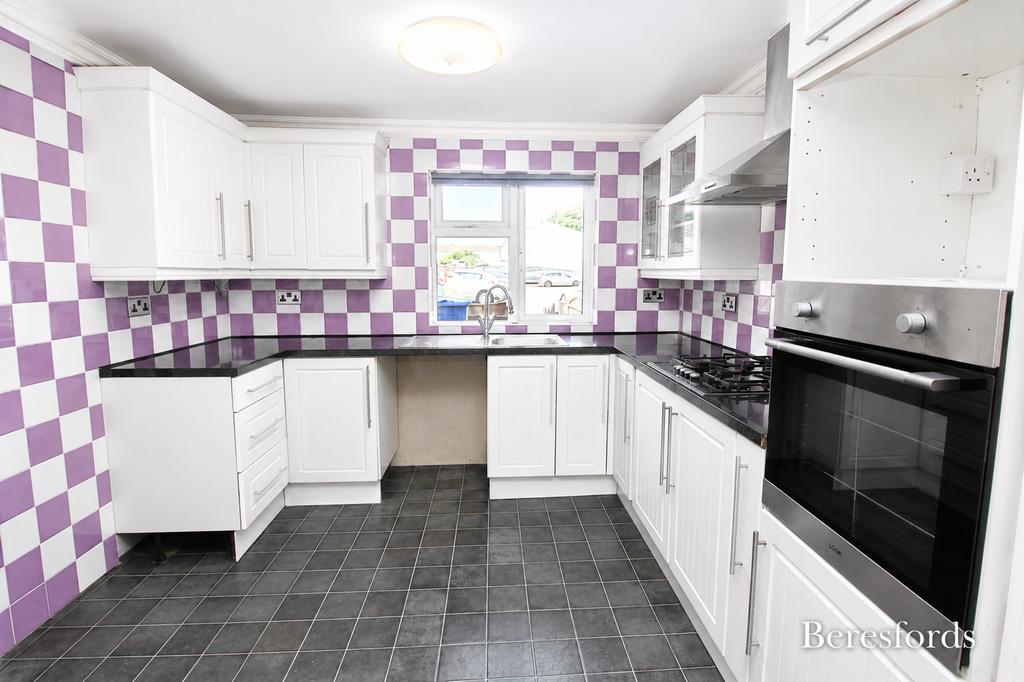 Property photo 2 of 8 Kitchen