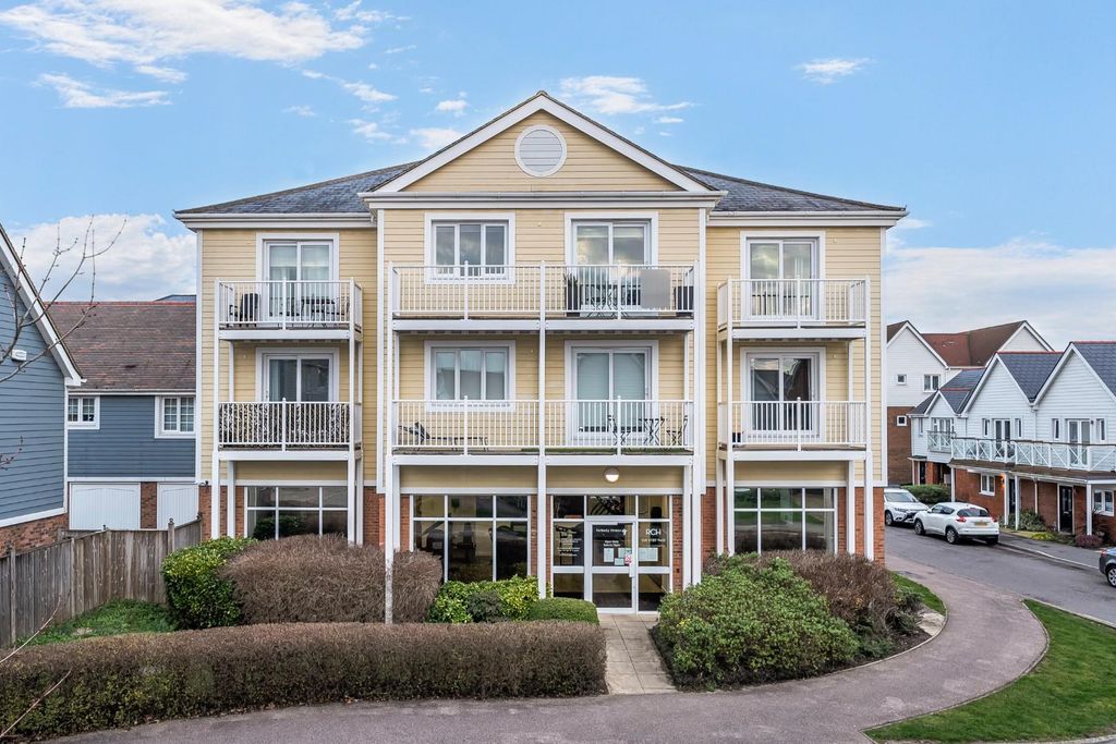 Property photo 2 of 21 3-6984A327c8F40-1-69841cd5c84A3-1408078-1-6983740B