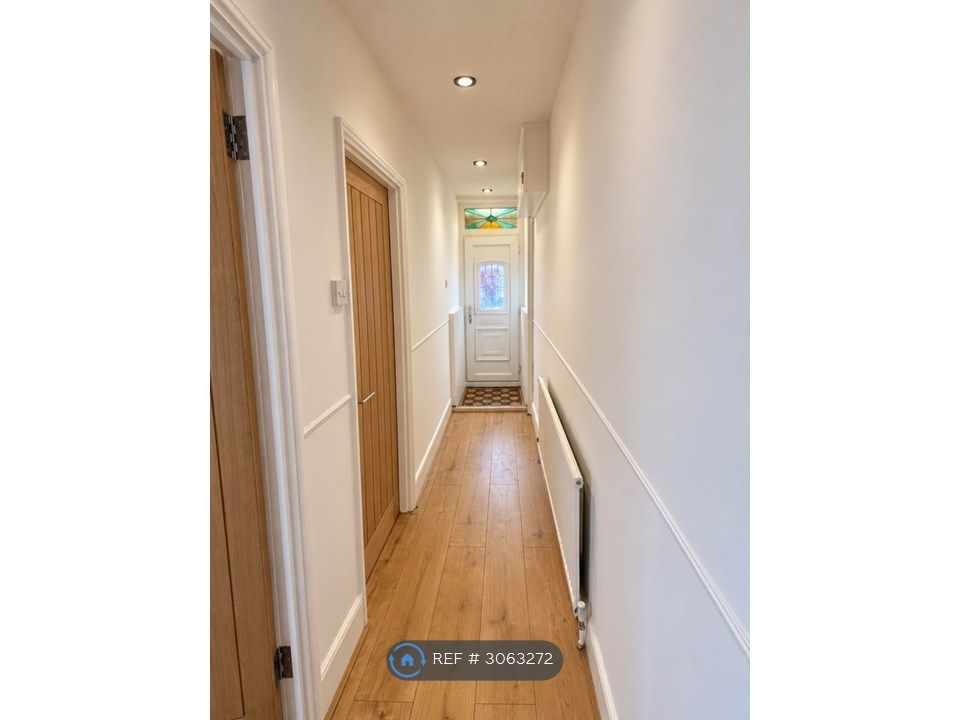 Property photo 2 of 19 Hallway