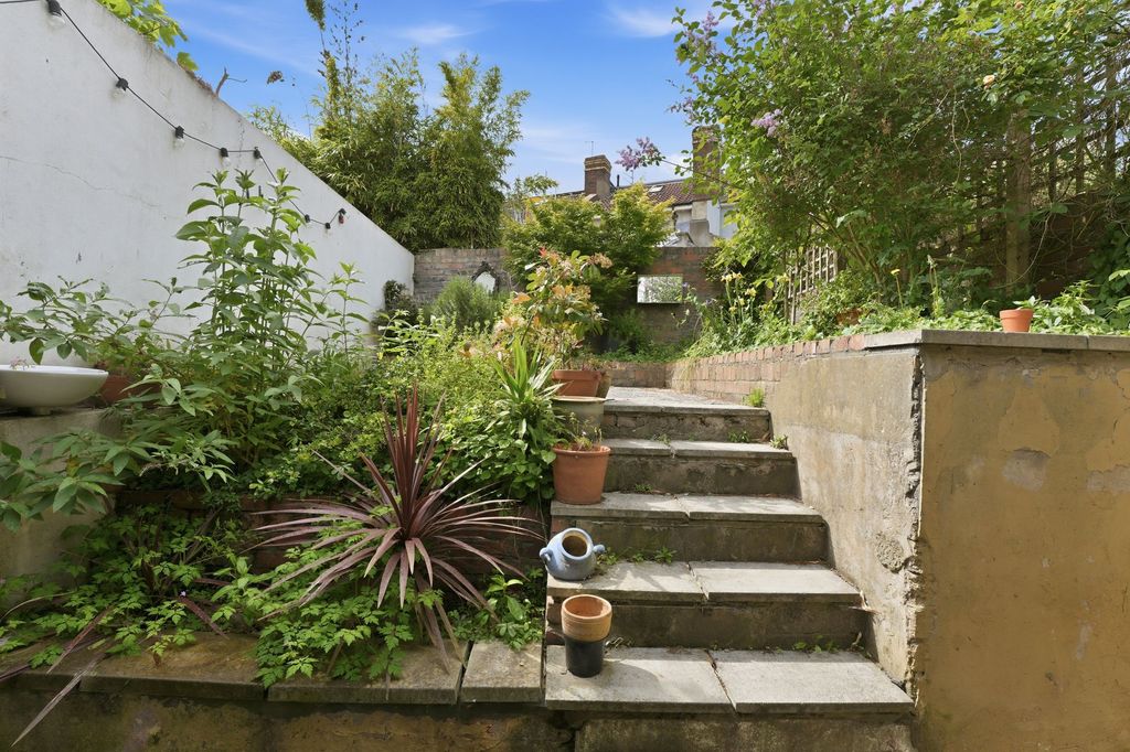Property photo 1 of 25
