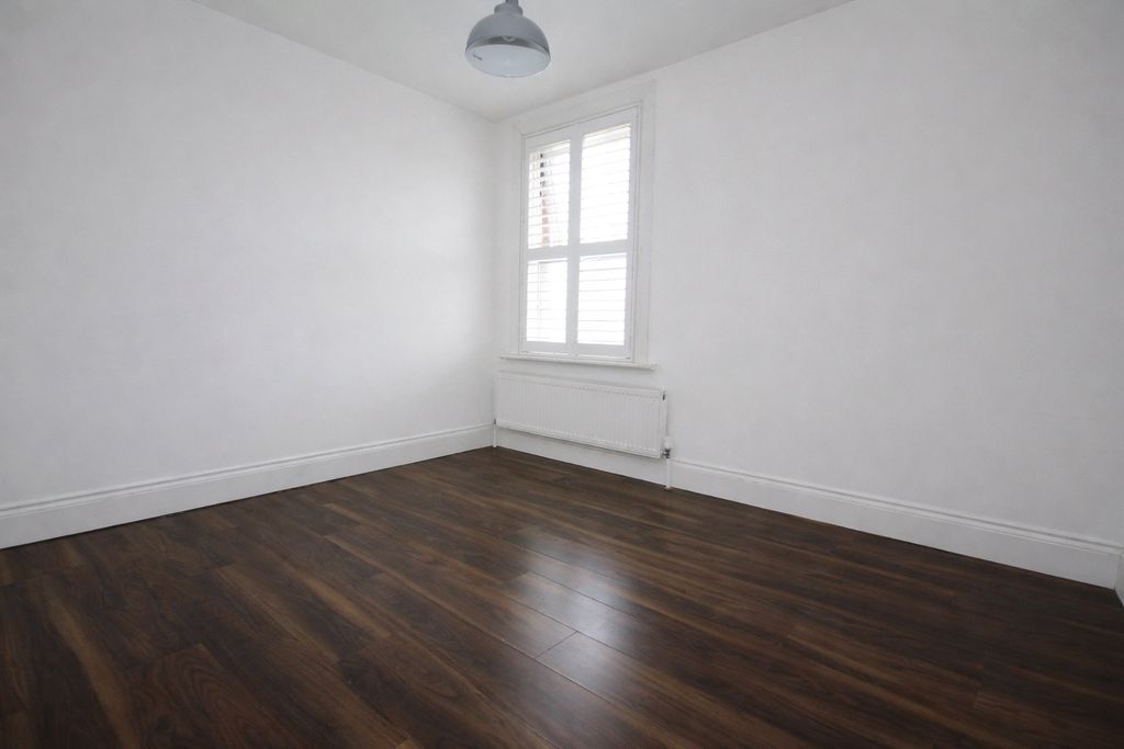 Property photo 1 of 7 Bedroom