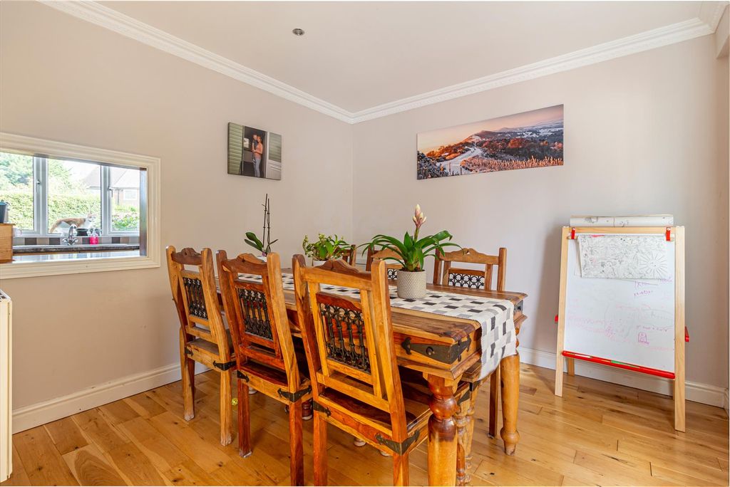 Property photo 3 of 18 Diing-Room-1.Jpg