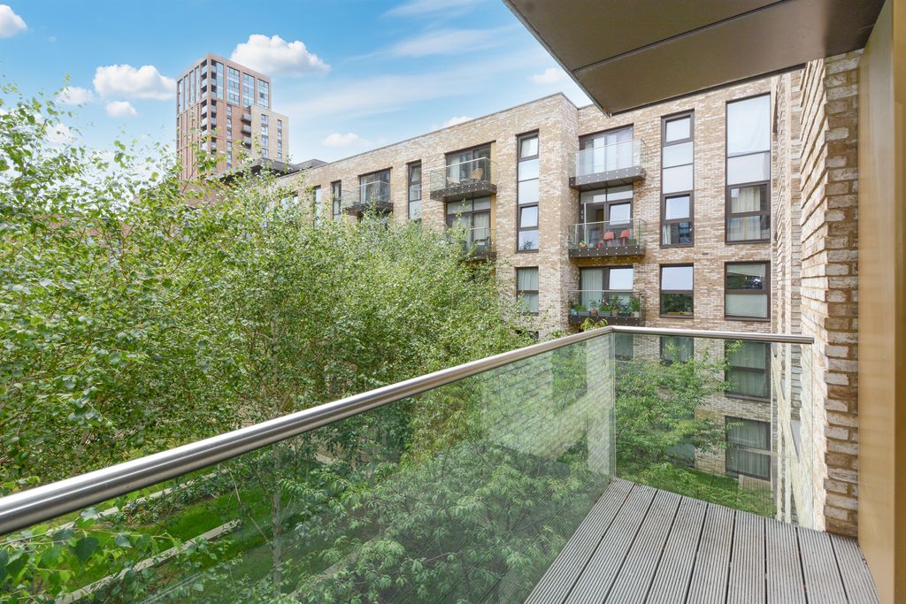 Property photo 2 of 16 93 Copenhagen Court(15)