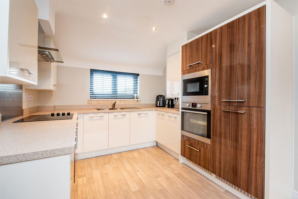Property photo 3 of 12 Kitchen