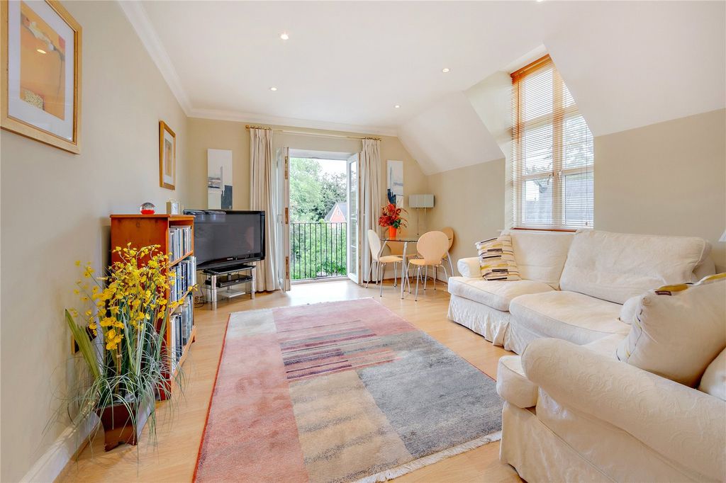 Property photo 2 of 21 Picture No. 32
