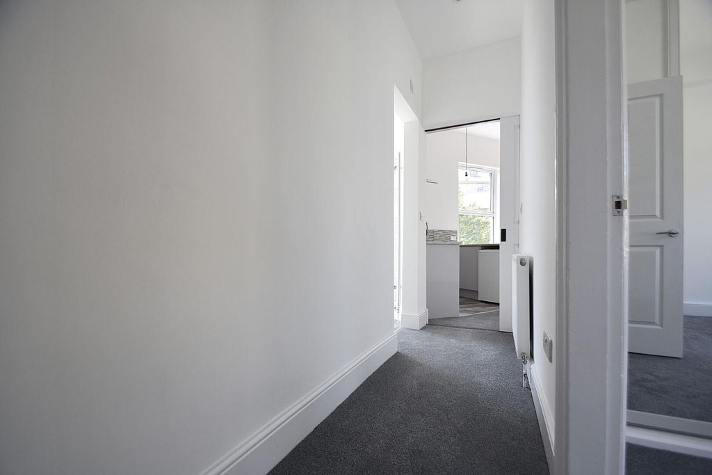 Property photo 2 of 9 Hallway