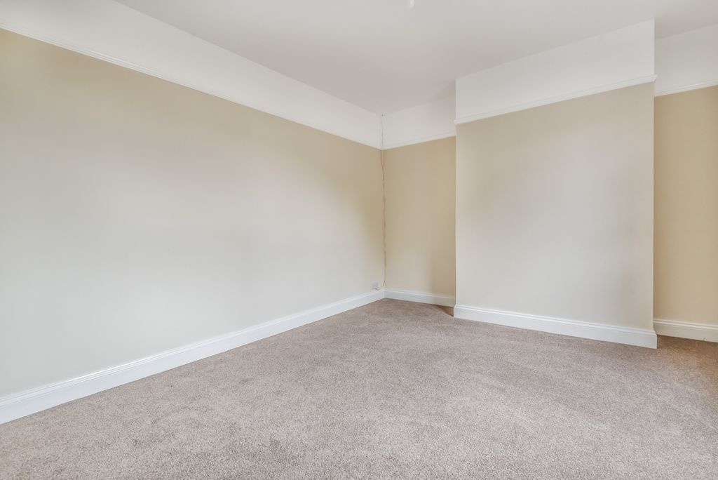 Property photo 3 of 6 500427 (2)