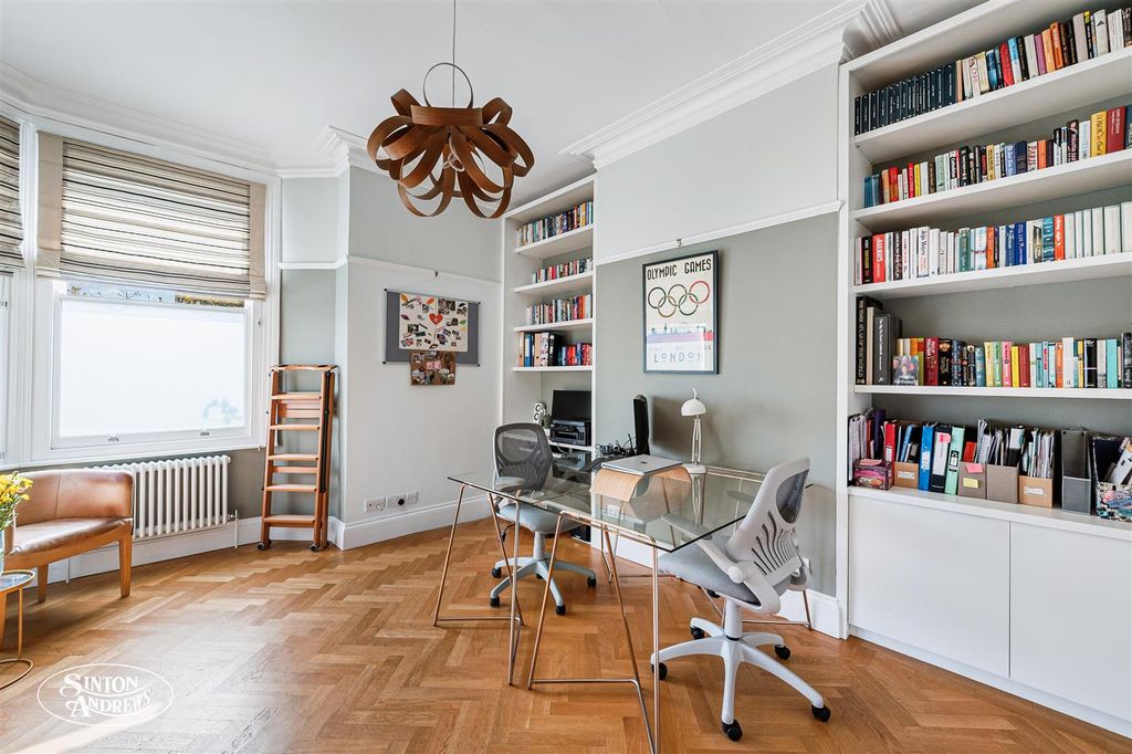 Property photo 3 of 22 21 Elers Road-21.Jpg