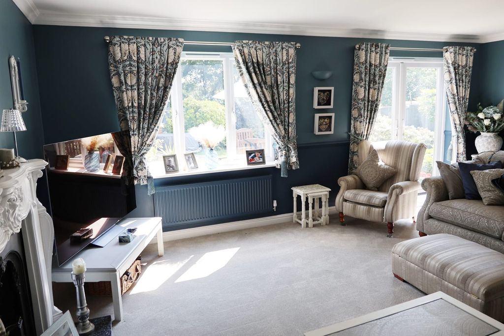 Property photo 2 of 32 2A071841-7Aff-4802-843d-3166688c8255