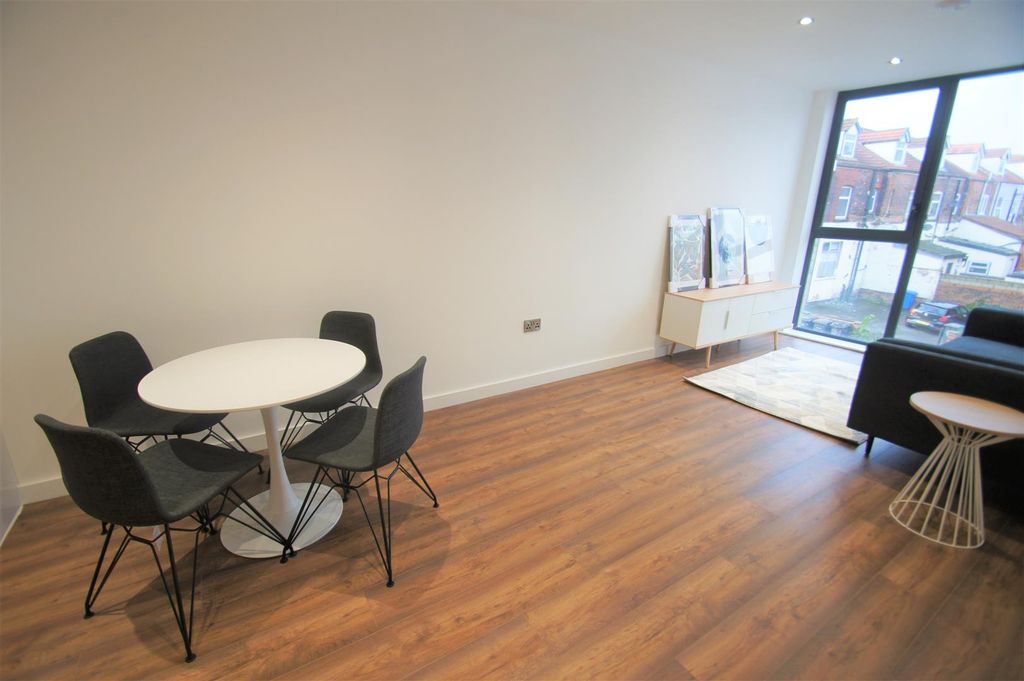 Property photo 2 of 21