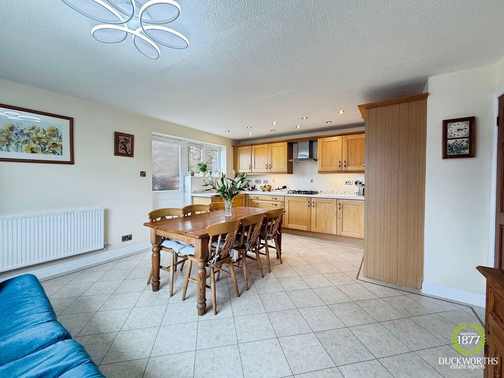 Property photo 2 of 30