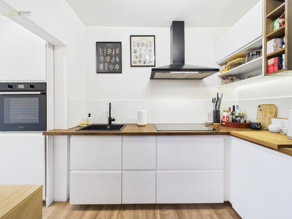 Property photo 3 of 27 Cam01698G0Pr0138Still022