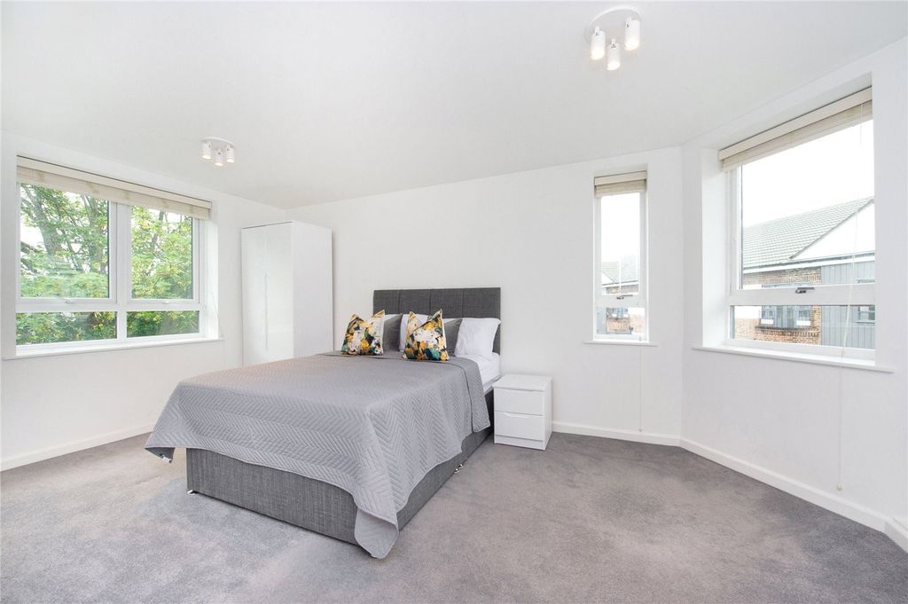 Property photo 3 of 8