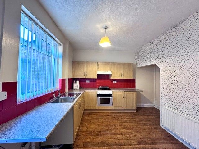 Property photo 3 of 8 Kitchen