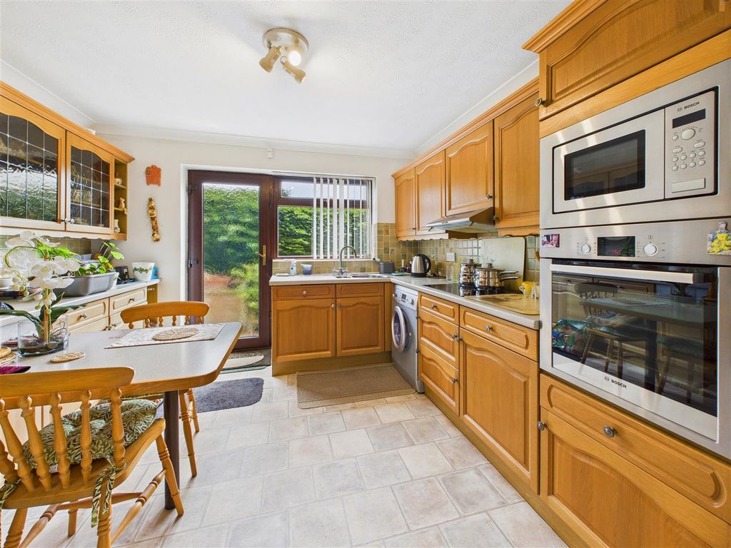 Property photo 2 of 12 Kitchen