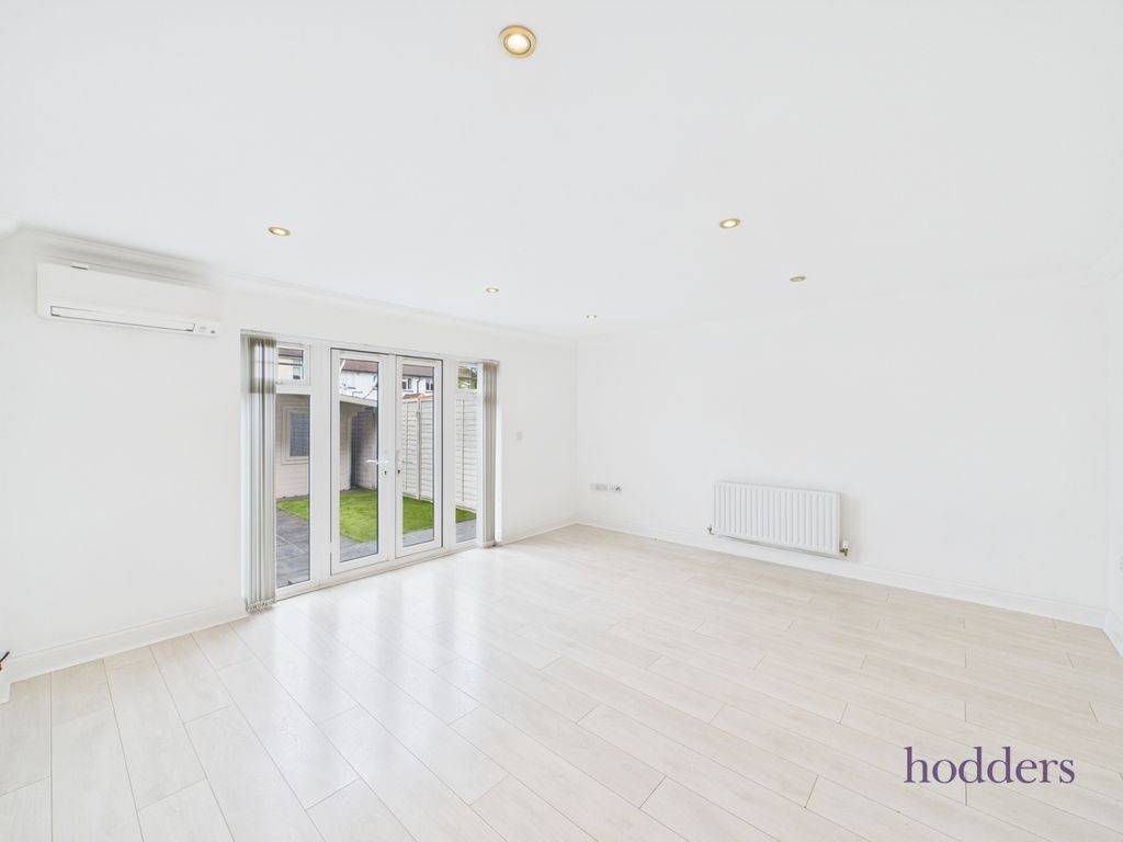 Property photo 3 of 15 Picture No. 11