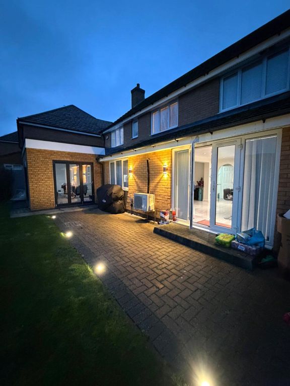 Property photo 2 of 25 Picture No. 11