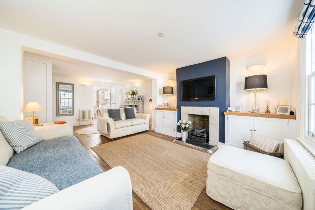 Property photo 2 of 8