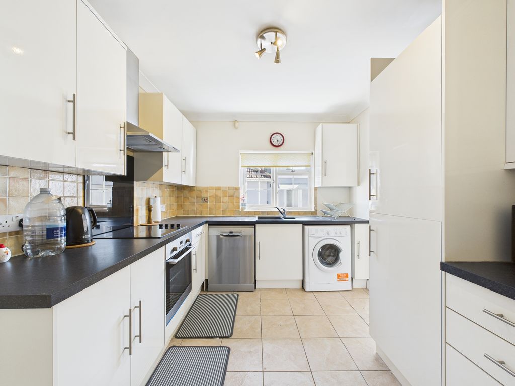 Property photo 2 of 15 Kitchen