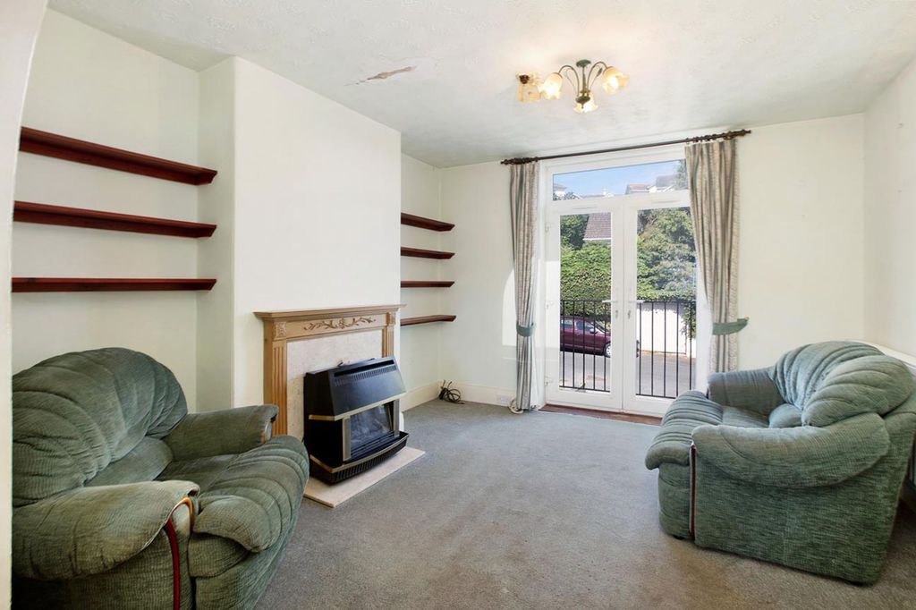 Property photo 3 of 14