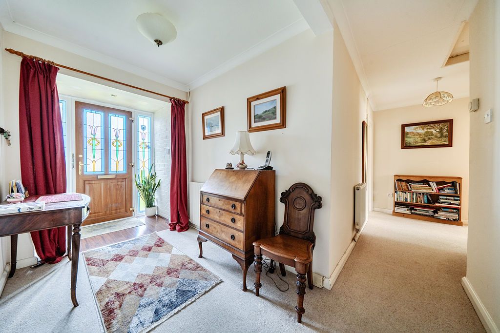 Property photo 2 of 19 Entrance Hall