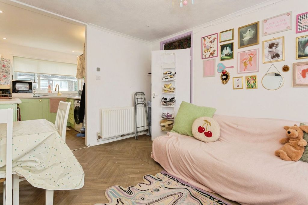 Property photo 3 of 12