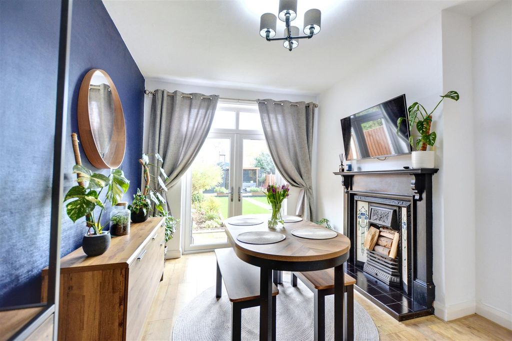 Property photo 3 of 25 Dining Room