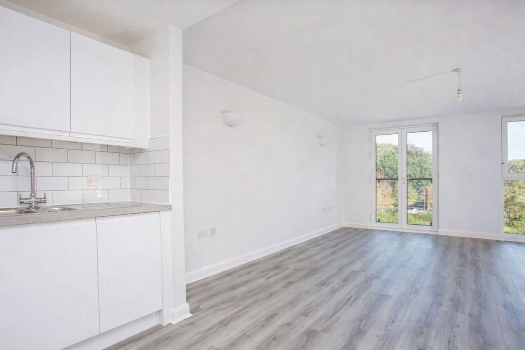 Property photo 3 of 6 Reception/Kitchen