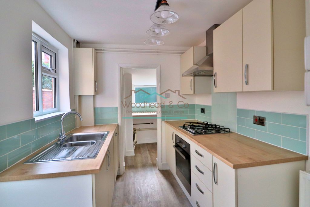 Property photo 1 of 12 Sandhill Kitchen