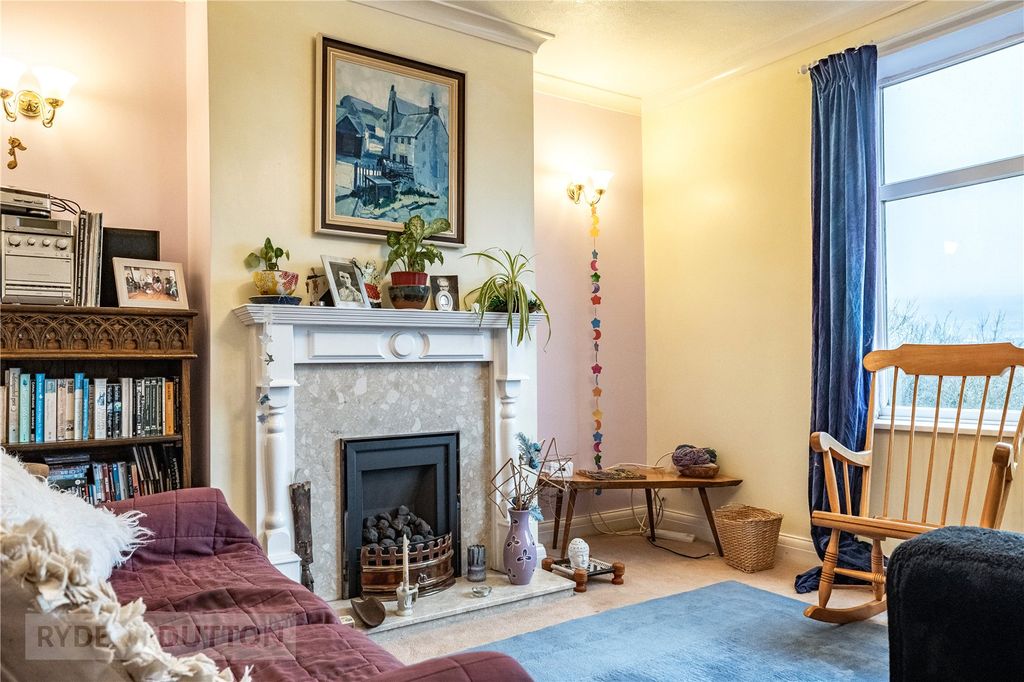 Property photo 3 of 18 Living Room