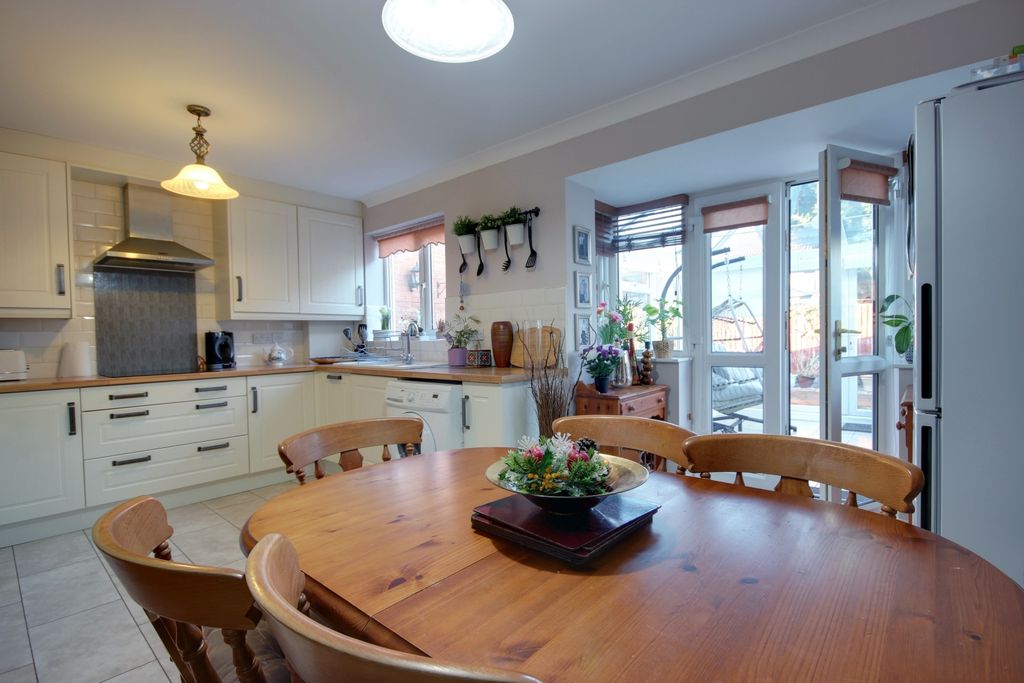 Property photo 3 of 21 1 Kit Din A