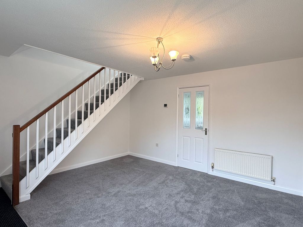 Property photo 3 of 18 Living Room