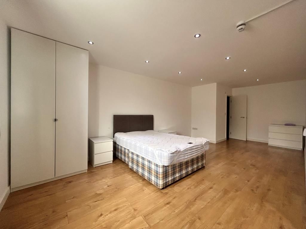 Property photo 1 of 5 Bedroom