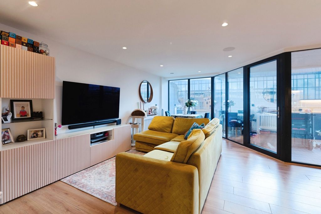 Property photo 2 of 21 Picture