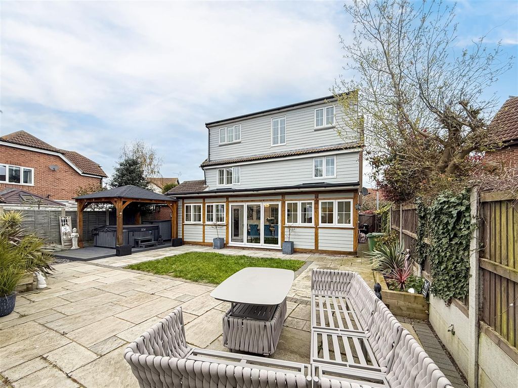 Property photo 2 of 28 Garden