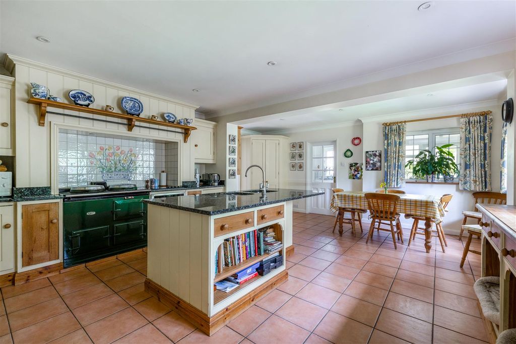 Property photo 3 of 16 Kitchen