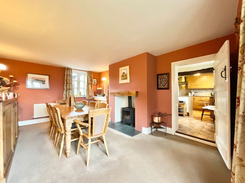 Property photo 3 of 42