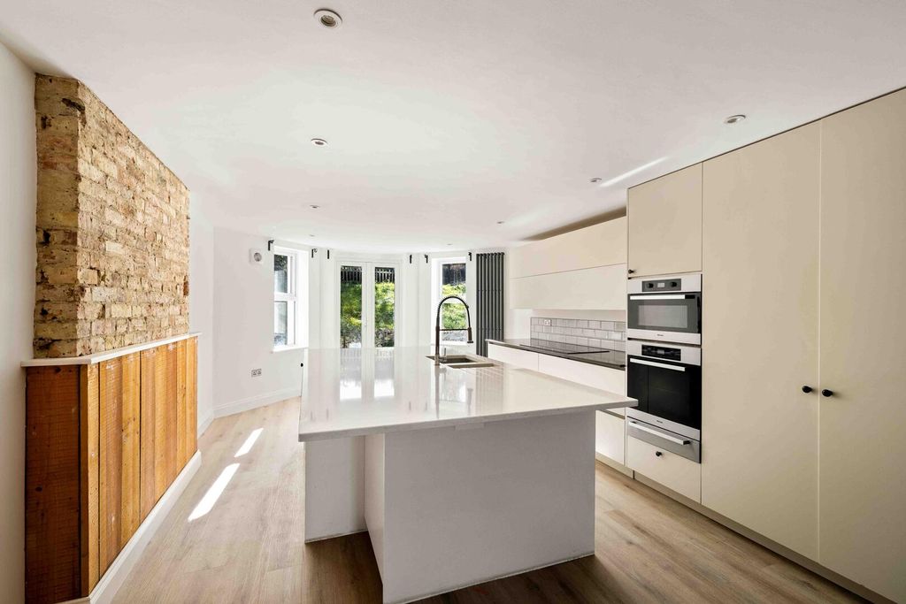 Property photo 3 of 16 Kitchen