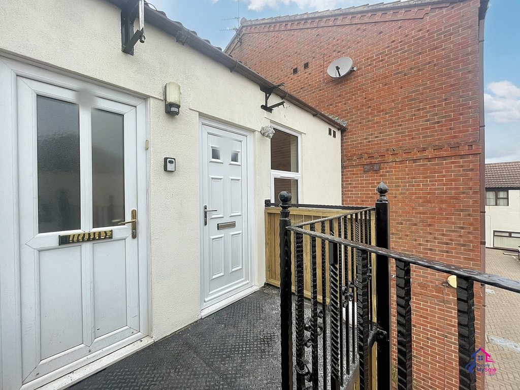 Property photo 1 of 10 Balcony
