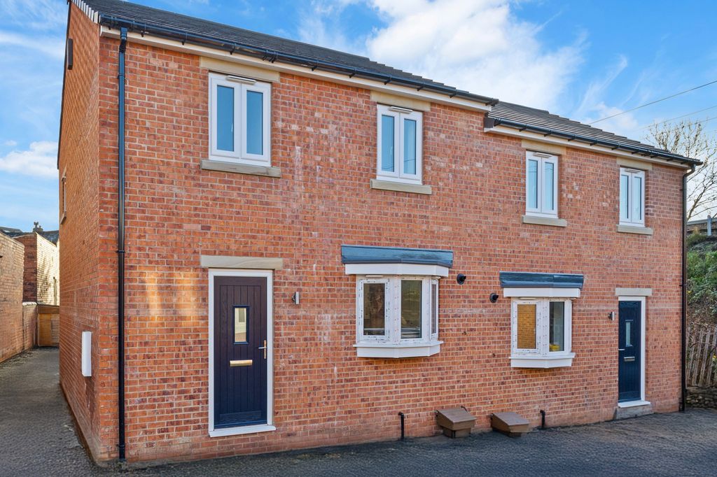 Property photo 1 of 16 2Â Bedroom Semi Detached For Sale