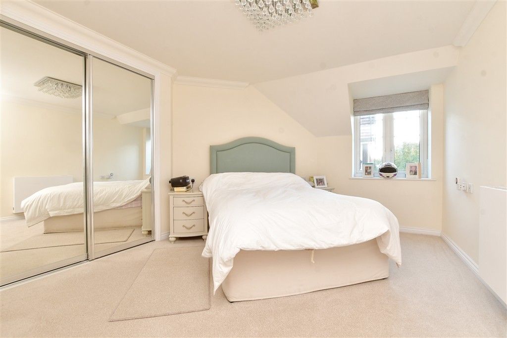 Property photo 1 of 19 Bedroom 1