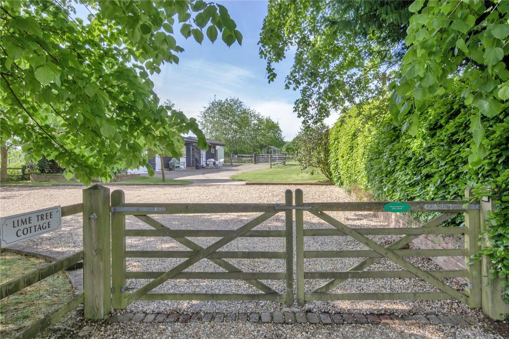 Property photo 3 of 28 Gate